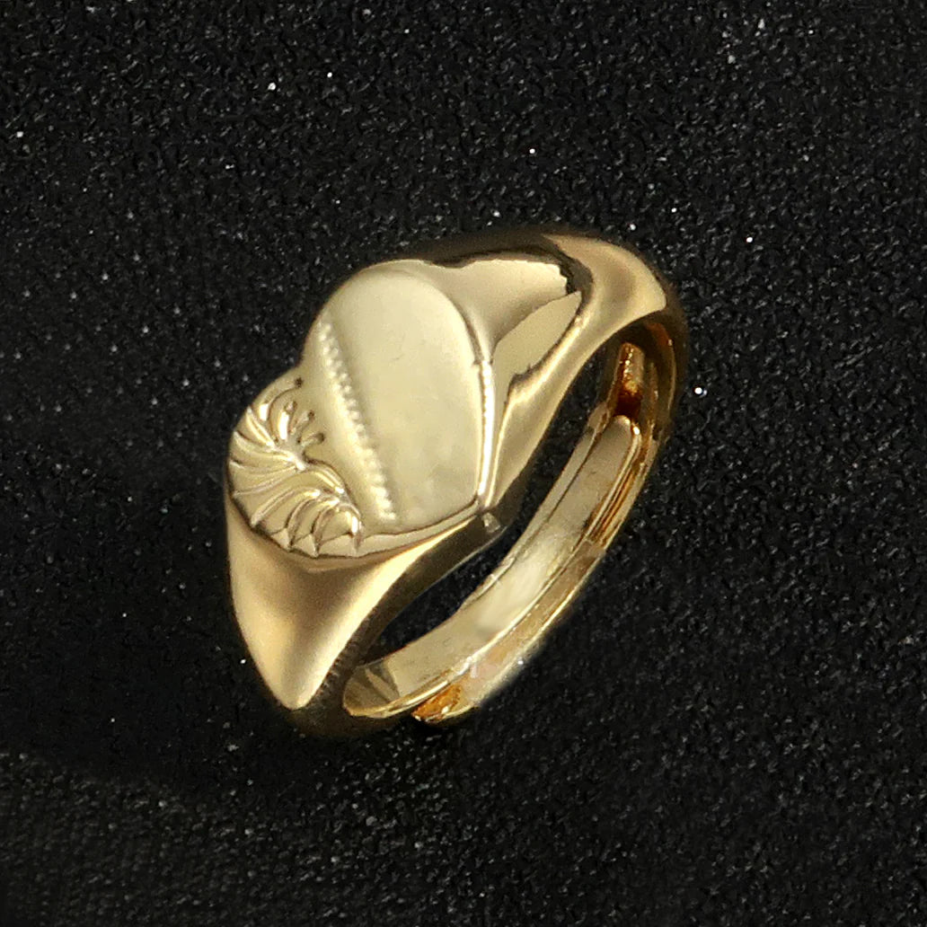 GOLD HEART SIGNET RING