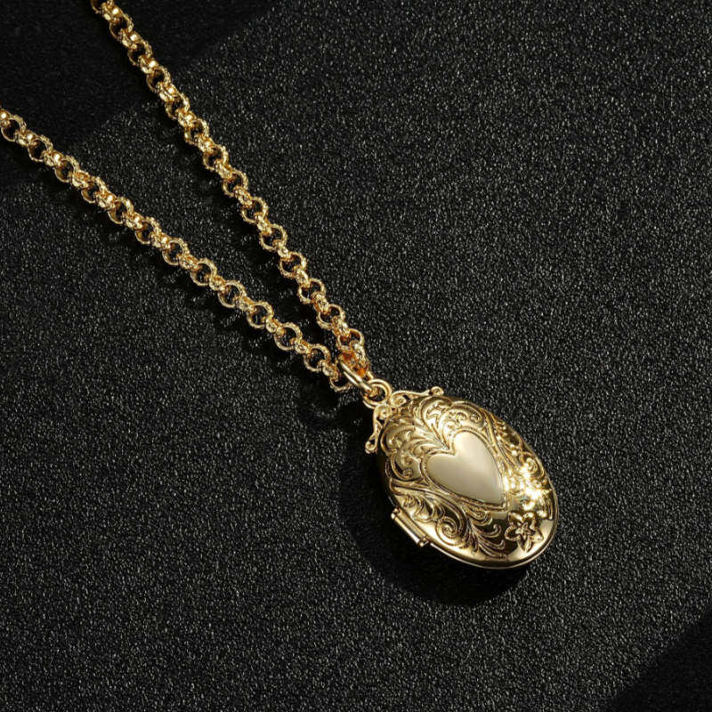 PREMIUM GOLD OVAL LOCKET WITH HEART DESIGN